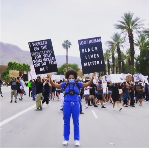 NWT FIGS Casma Three Pocket Scrub Top Winning Blue - Picture 9 of 9